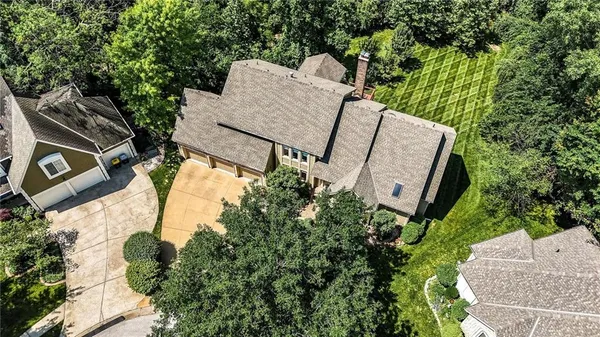 $820,000 | 6112 North Mattox Road, Kansas City, MO 64151