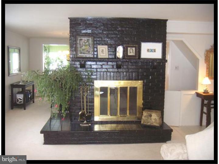 236 Frederick Road Havertown, PA 19083 - Photo 3 of 20 Living Room