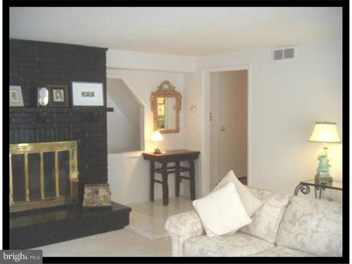 236 Frederick Road Havertown, PA 19083 - Photo 4 of 20 Living Room