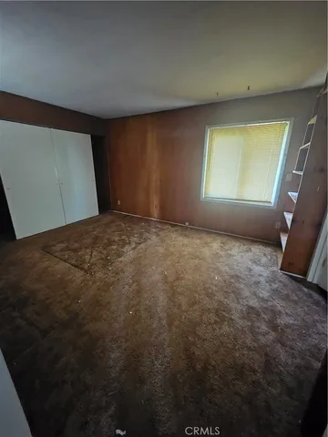 a view of empty room with window