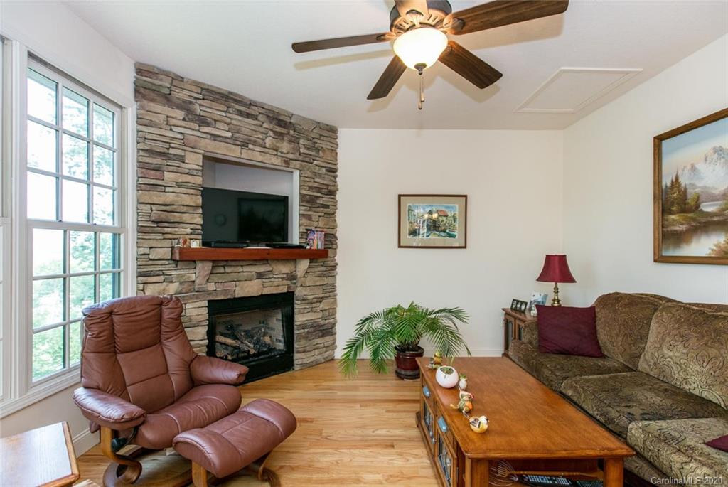 34 Tatham Road Hendersonville, NC 28792 - Photo 14 of 39 Gallery Image 14