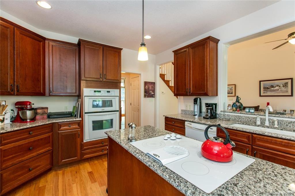 34 Tatham Road Hendersonville, NC 28792 - Photo 8 of 39 Gallery Image 8