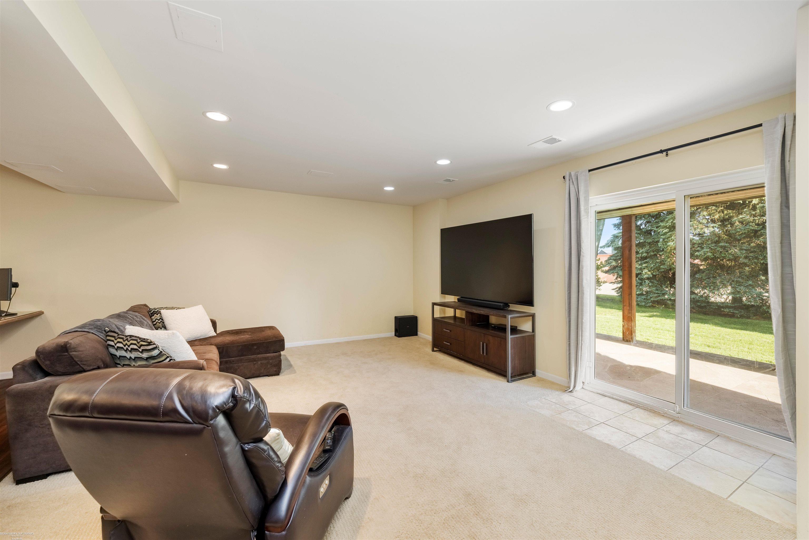 3157 Silverbrook Drive Rochester, MI 48306 - Photo 27 of 39 50143120-d9f34c82-a3f4-44bb-9193-d42a585e4844.JPG