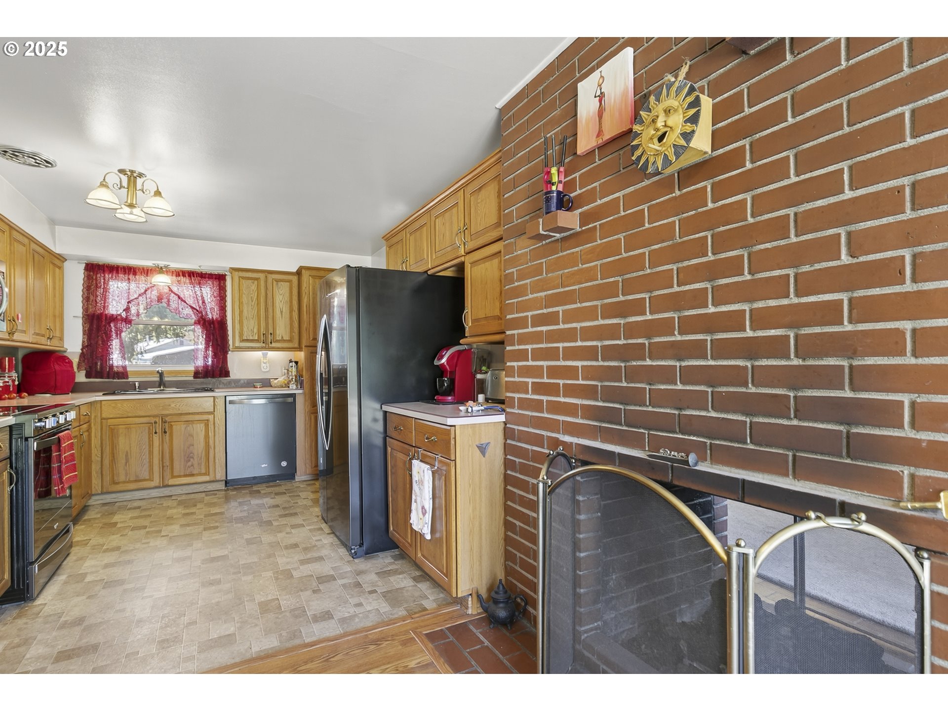 17821 Southeast Morrison Court Portland, OR 97233 - Photo 11 of 39