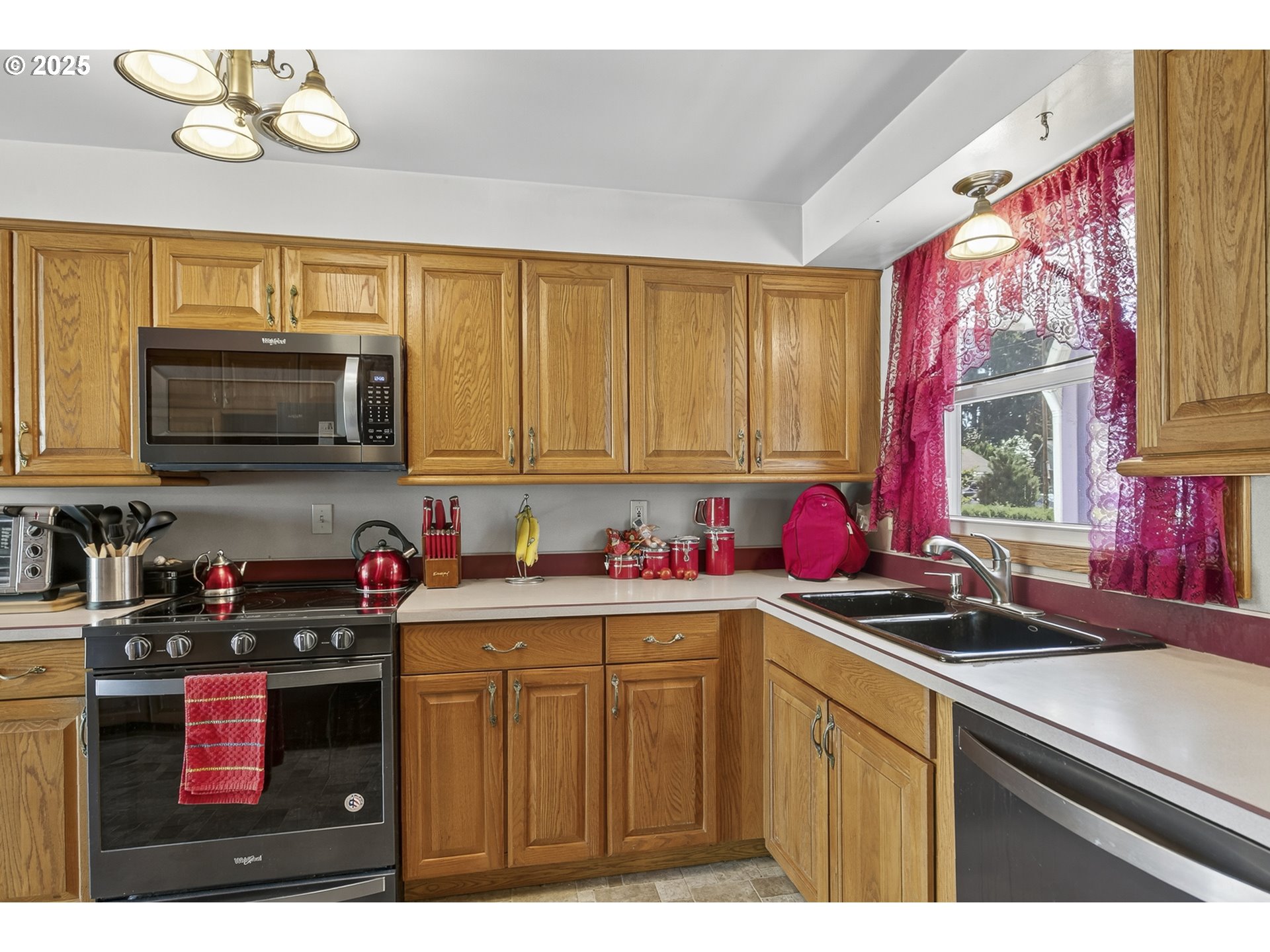 17821 Southeast Morrison Court Portland, OR 97233 - Photo 12 of 39