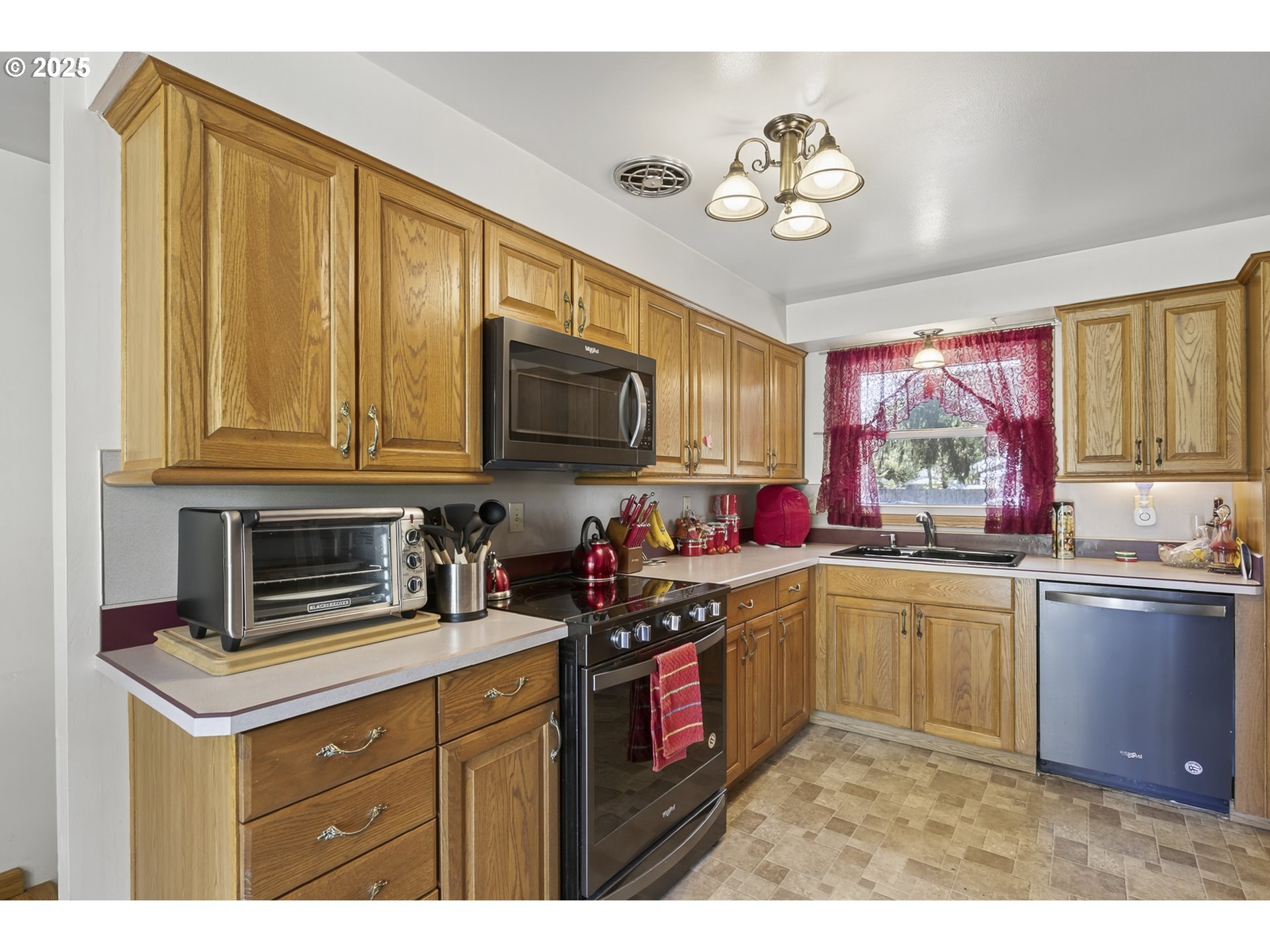 17821 Southeast Morrison Court Portland, OR 97233 - Photo 14 of 39