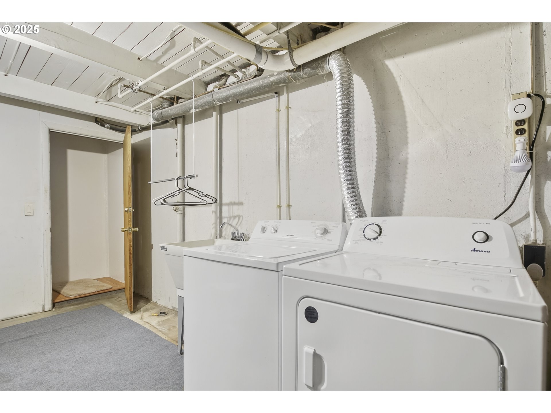 17821 Southeast Morrison Court Portland, OR 97233 - Photo 27 of 39