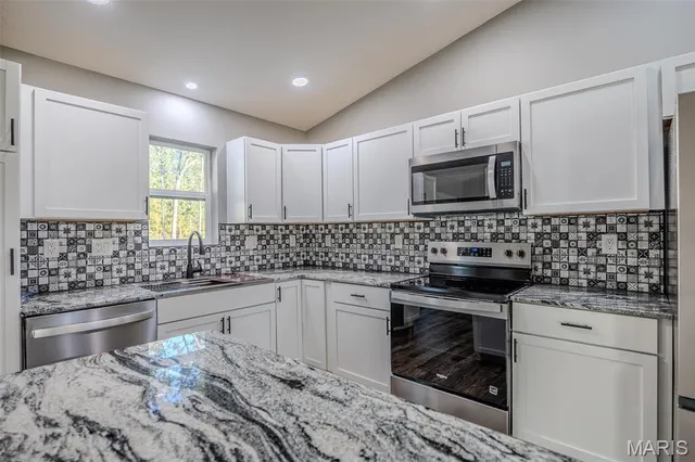 $279,900 | 23350 Marvel Drive, Lebanon, MO 65536