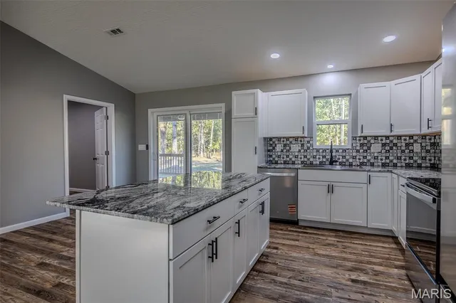 $279,900 | 23350 Marvel Drive, Lebanon, MO 65536