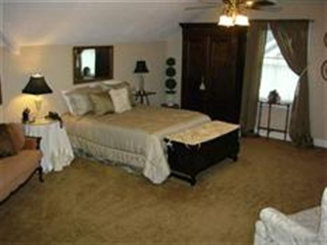 1103 South Johanson Road Peoria, IL 61607 - Photo 8 of 8 Gallery Image 8