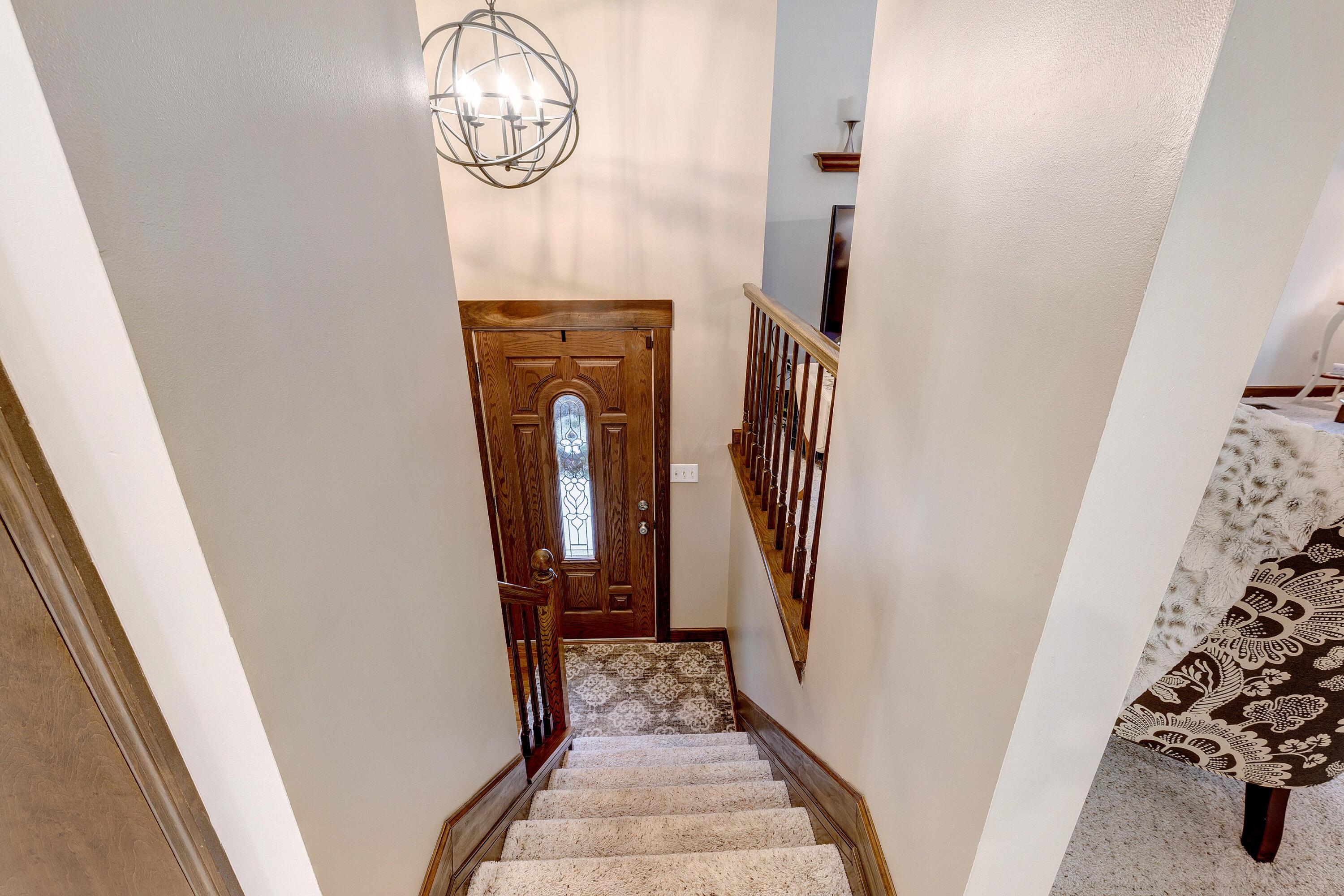 6186 Feder Road Columbus, OH 43228 - Photo 6 of 53 Entry