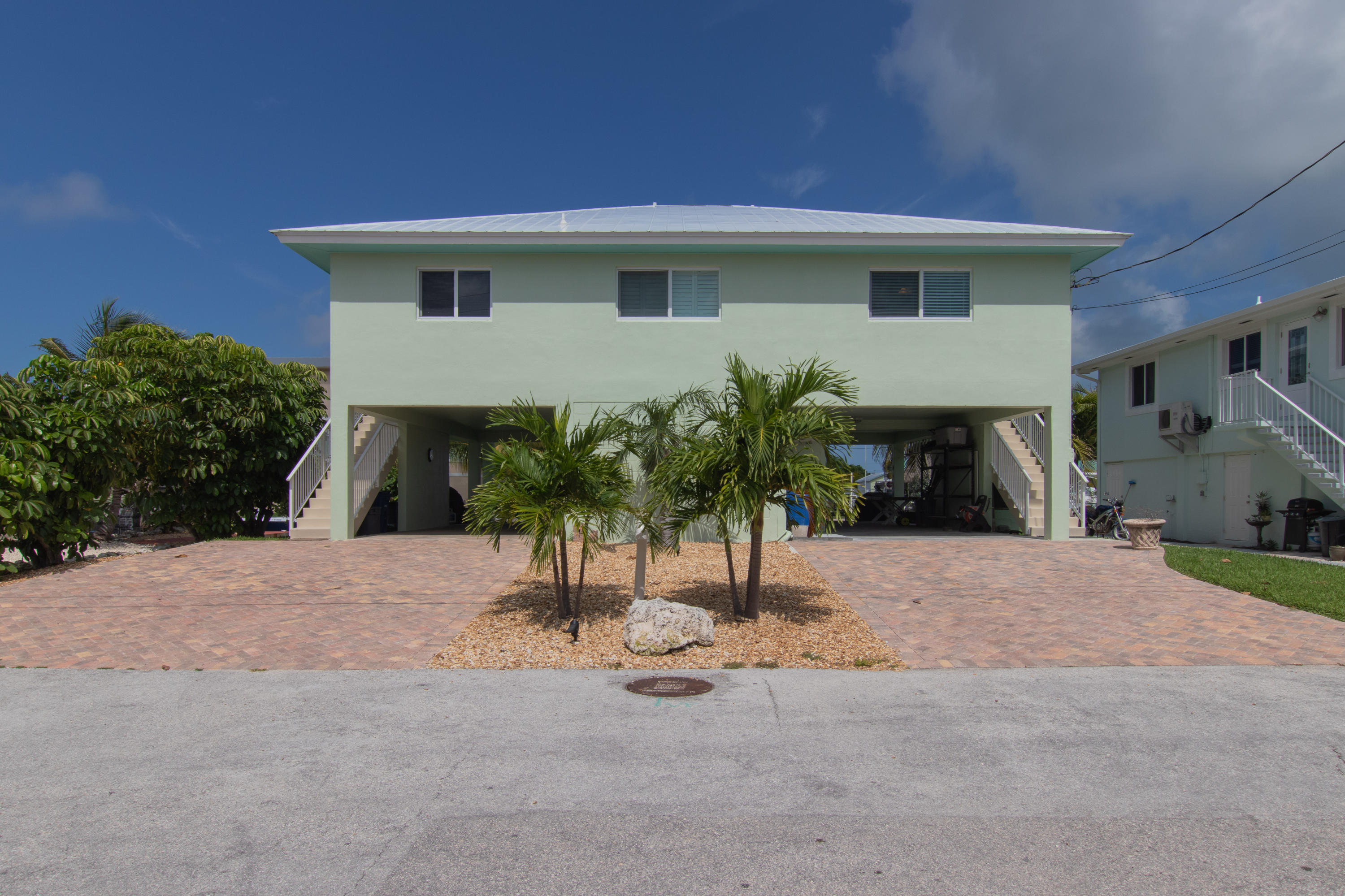 945 98th Street Marathon, FL 33050 - Photo 49 of 49 a view of a house with a backyard and bushes