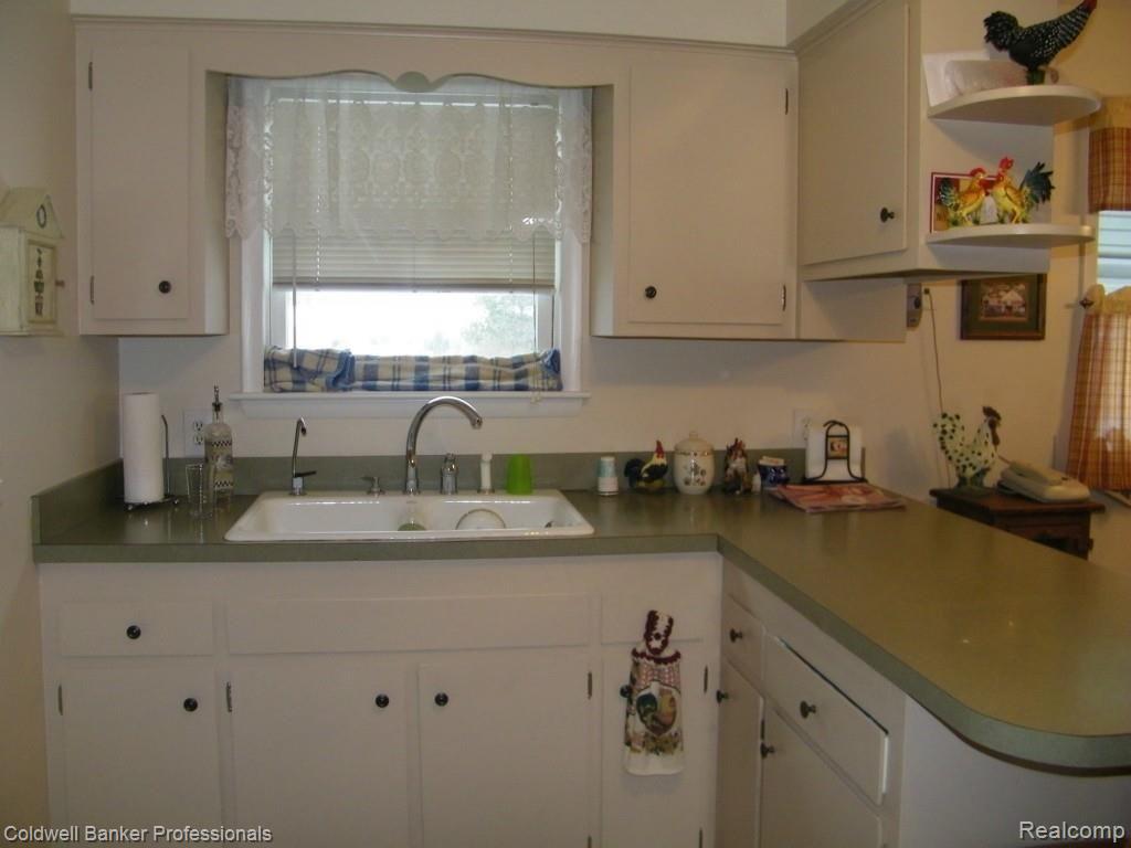 2557 North Lapeer Road Lapeer, MI 48446 - Photo 9 of 33 100_0171.jpg