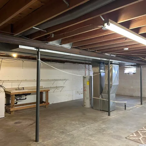 $1,400 | 1621 Aspen Drive, Quincy, IL 62305