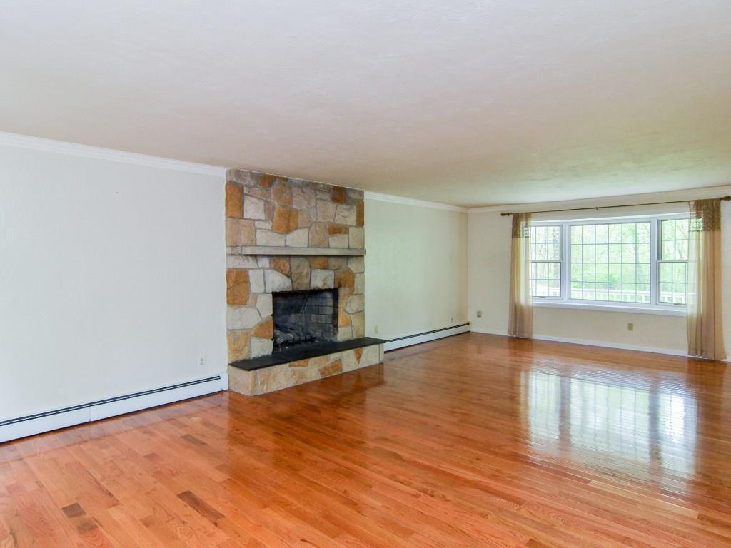 115 Syl Road Sewickley, PA 15143 - Photo 3 of 20 Living room with front view