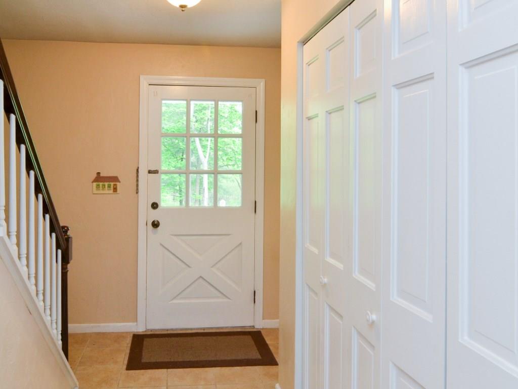 115 Syl Road Sewickley, PA 15143 - Photo 5 of 20 Ceramic tile entry to front door.