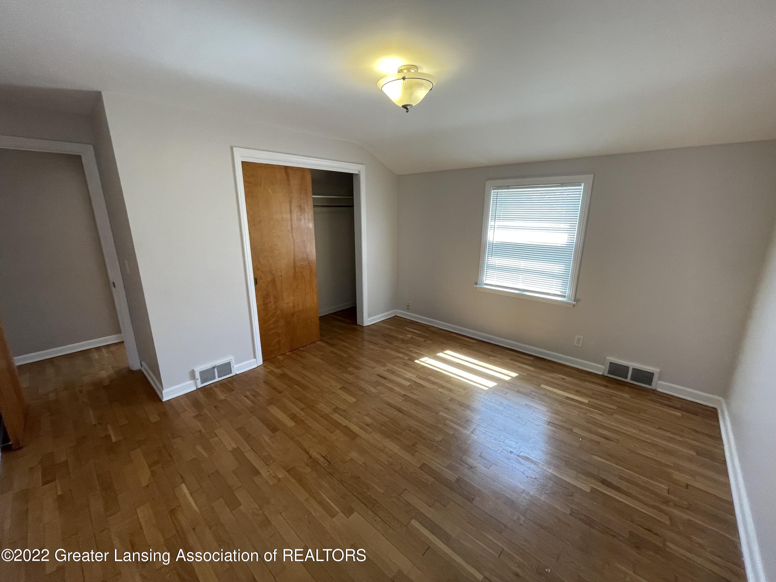 2310 Fairfax Road Lansing, MI 48910 - Photo 17 of 28 IMG_4136