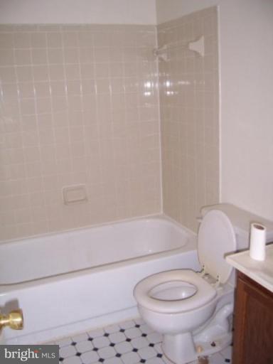 21681 Hazelnut Square, Unit 168 Sterling, VA 20164 - Photo 2 of 6 Bath #1