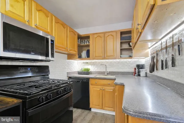 $235,000 | 437 Park Drive, Glenolden, PA 19036