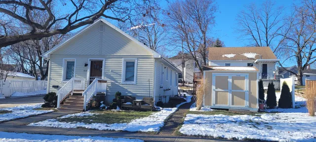 $299,000 | 424 Sage Street, Lake Geneva, WI 53147