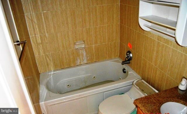 1437 Spring Road Northwest, Unit 14 Washington, DC 20010 - Photo 9 of 14 Bath