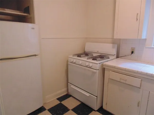 $900 | 912 West 22 1/2 Street, Unit J, Austin, TX 78705