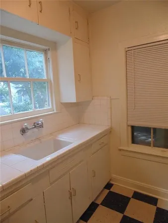 $900 | 912 West 22 1/2 Street, Unit J, Austin, TX 78705