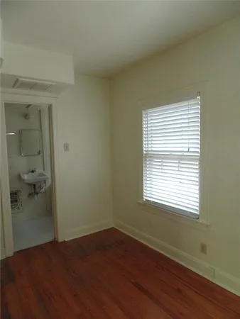 $900 | 912 West 22 1/2 Street, Unit J, Austin, TX 78705