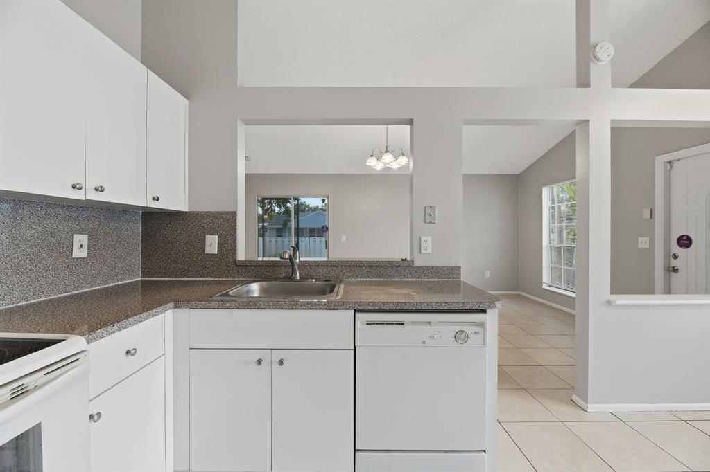 8666 Southwest 14th Street Pembroke Pines, FL 33025 - Photo 10 of 29