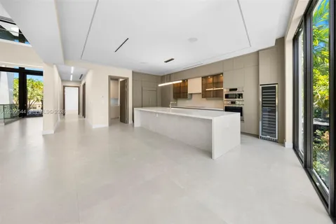 $8,950,000 | 900 Northeast 75th Street, Miami, FL 33138