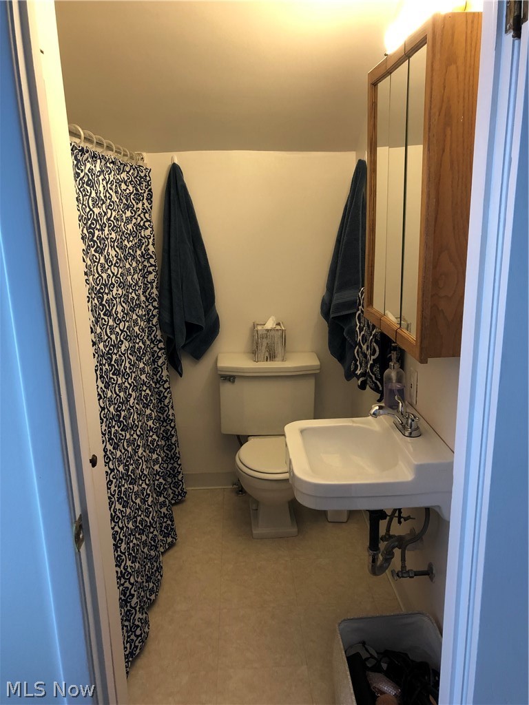 1205 Mayfield Ridge Road Cleveland, OH 44124 - Photo 18 of 35 Full Bath (up)