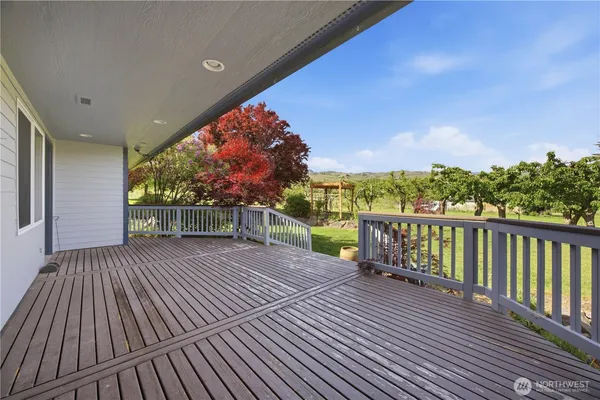 $869,900 | 3503 West Malaga Road, Malaga, WA 98828