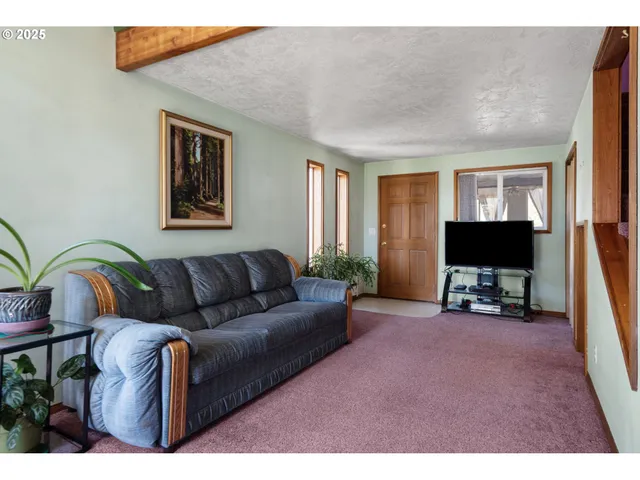 $425,000 | 7683 Southwest Drake Drive, Culver, OR 97734