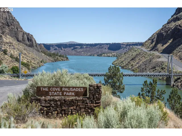 $425,000 | 7683 Southwest Drake Drive, Culver, OR 97734