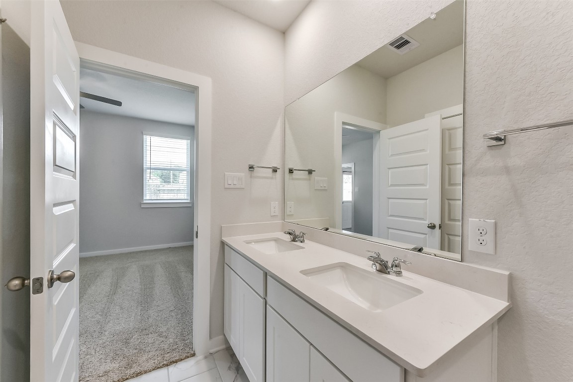 10935 Independence Road Cleveland, TX 77328 - Photo 19 of 38