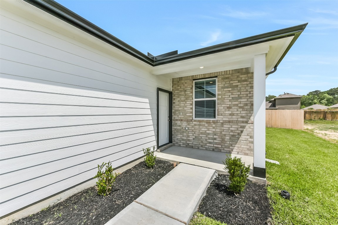 10935 Independence Road Cleveland, TX 77328 - Photo 2 of 38