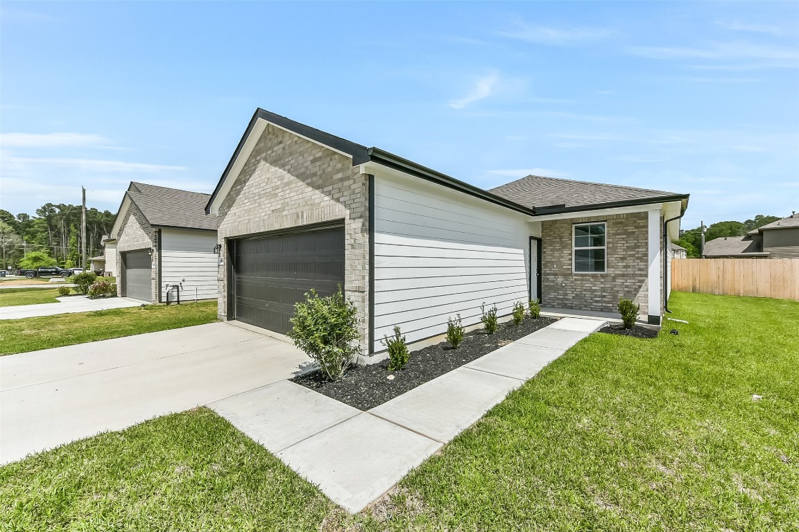 10935 Independence Road Cleveland, TX 77328 - Photo 3 of 38