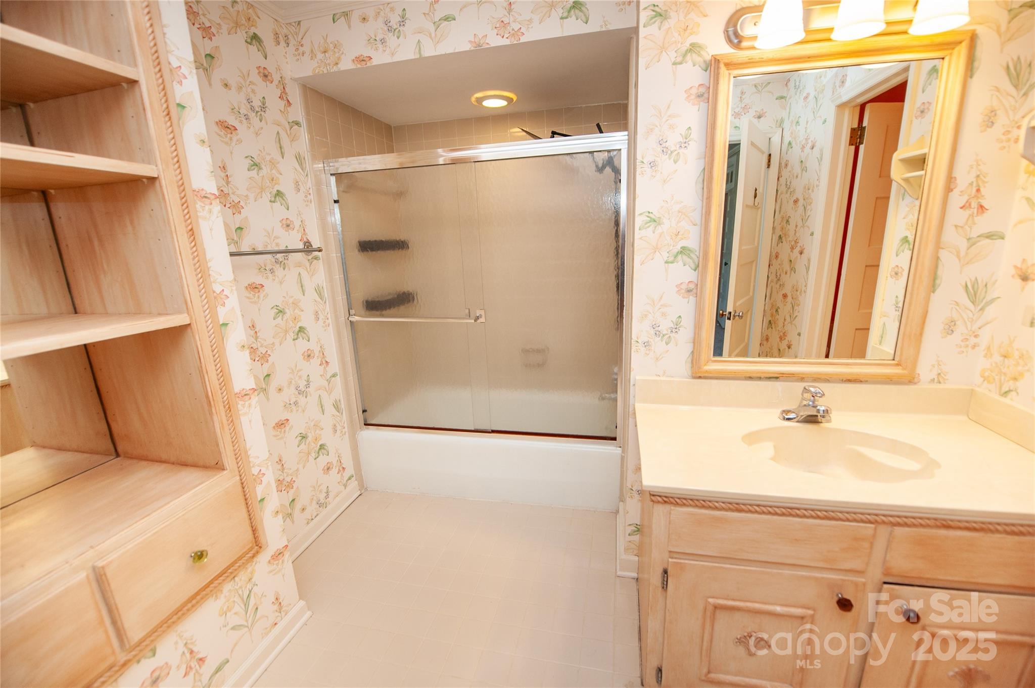 447 North Washington Street Rutherfordton, NC 28139 - Photo 29 of 48 a bathroom with a bathtub and a sink
