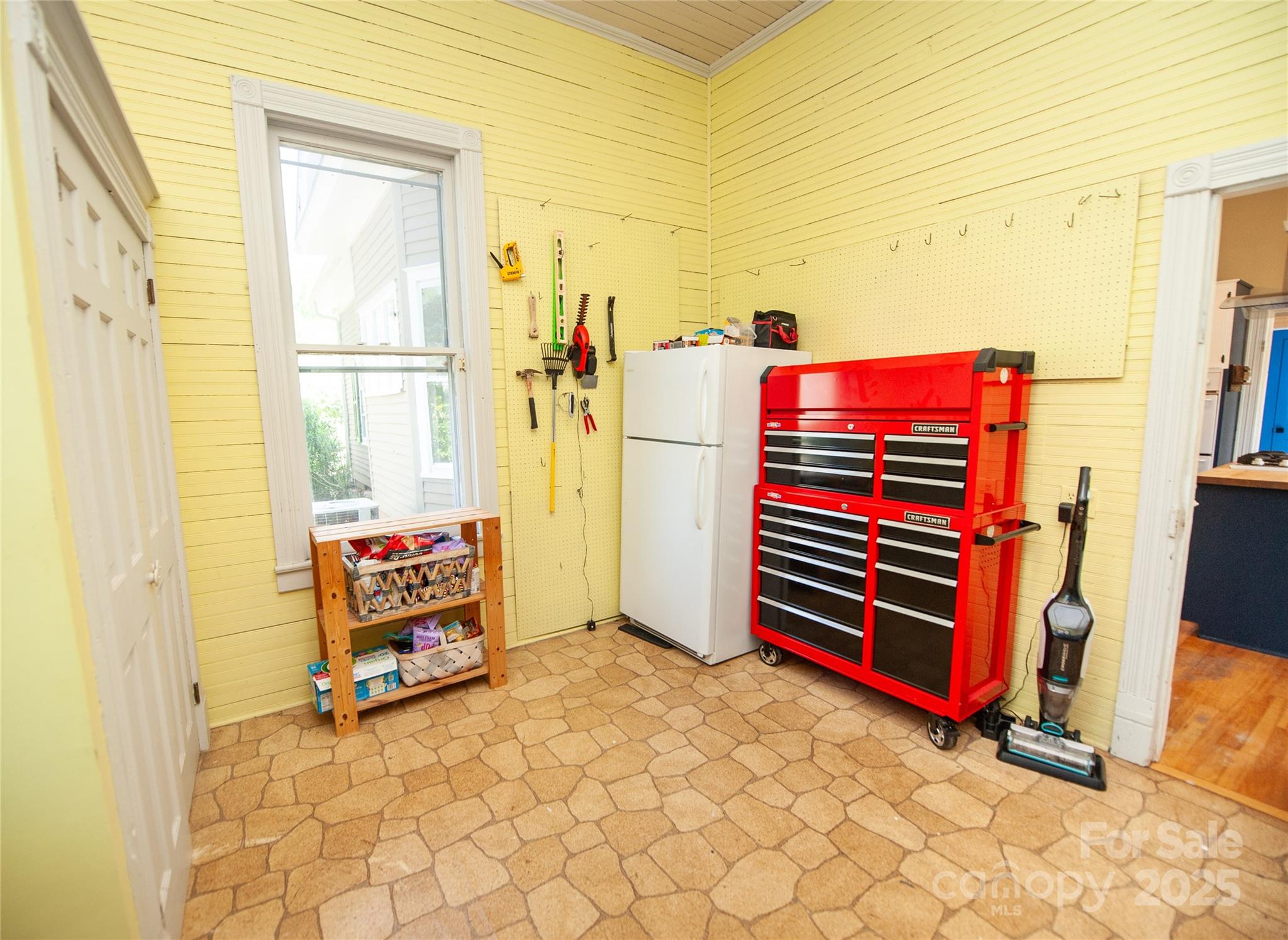 447 North Washington Street Rutherfordton, NC 28139 - Photo 35 of 48 a room with a bed and a window