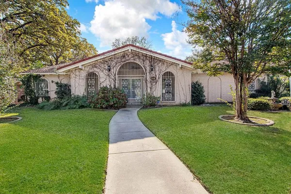$424,000 | 849 Wheelwood Drive, Hurst, TX 76053