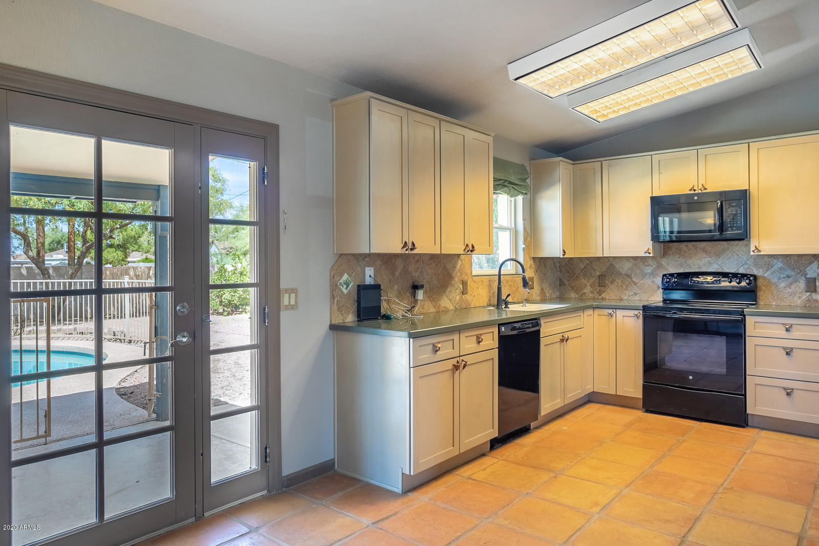 2644 South Gila Road Apache Junction, AZ 85119 - Photo 8 of 27 Kitchen