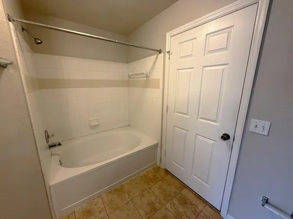 $1,795 | 2801 Chancellorsville Drive, Unit 232, Tallahassee, FL 32312
