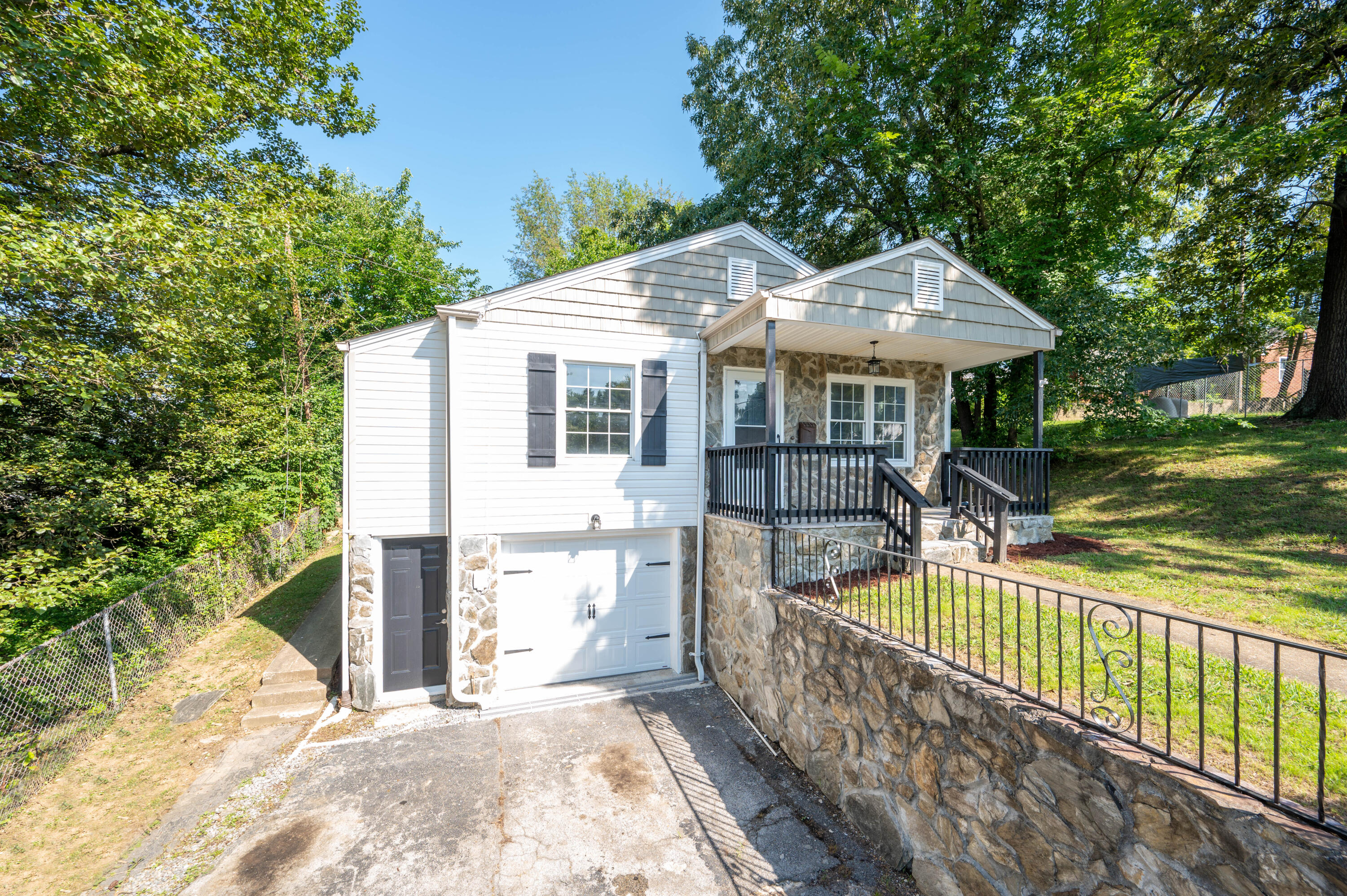 1212 Lamont Street, Kingsport, TN 37664 Compass