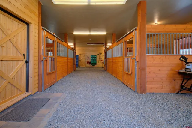 a view of a pathway with a yard