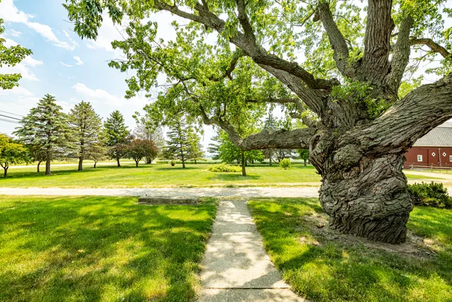 $925,000 | 1090 Lewis Avenue, Monroe, MI 48161