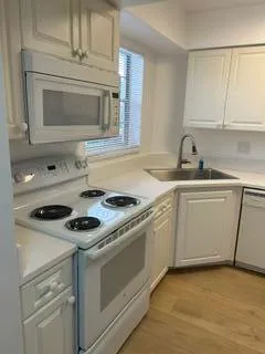 $1,900 | 18081 Southeast Country Club Drive, Unit 21205, Jupiter, FL 33469