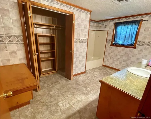 $165,000 | 125 Lakeside Avenue, Gueydan, LA 70542