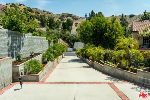 $1,399,000 | 8471 Vine Valley Drive, Sun Valley, CA 91352