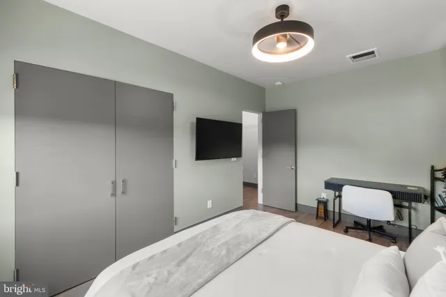 a view of a house with backyard and porch