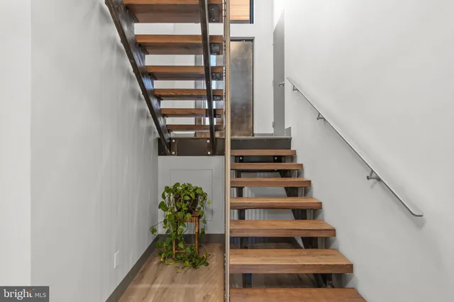 a view of an outdoor sitting area with furniture